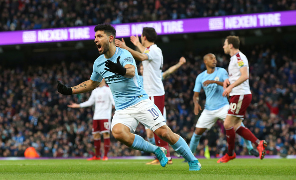 Agüero: dois gols em dois minutos (Foto: Alex Livesey/Getty Images)