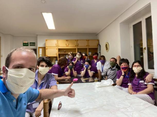 Los trabajadores de la residencia San Jerónimo de Estella, confinados junto con sus 62 mayores. Foto: Residencia San Jerónimo