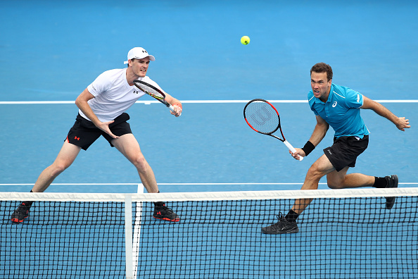 Jamie Murray and Bruno Soares both attack the ball (Photo: Clive Brunskill/Getty Images)