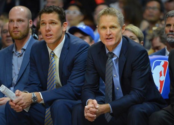 Golden State Warriors assistant coach Luke Walton sits with head coach Steve Kerr during game against the Los Angeles Clippers. | Jayne Kamin-Oncea-USA TODAY Sports 