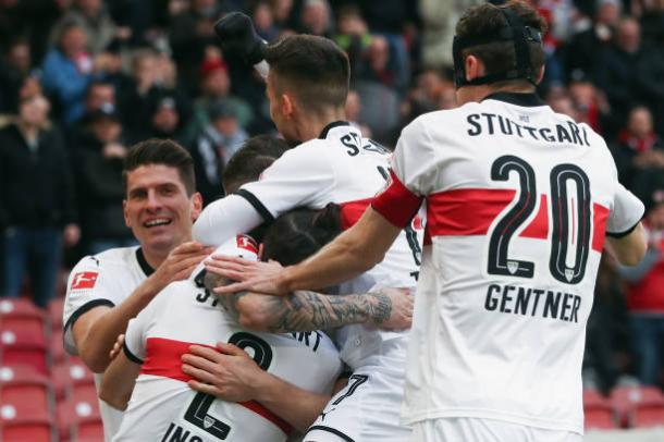 Jogadores do Stuttgart comemoram gol (Foto: Getty Images)