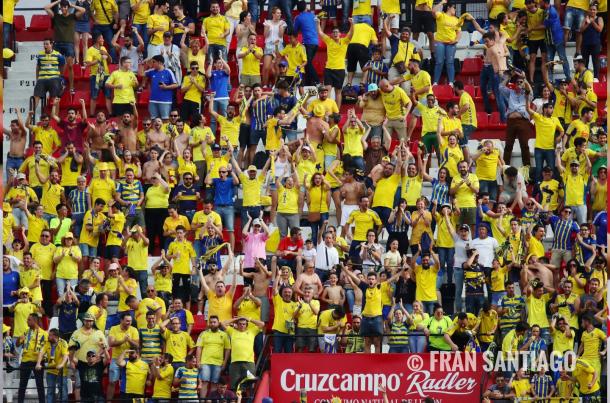 La afición amarilla celebró por todo lo alto el golazo de Aketxe | Foto: Fran Santiago (VAVEL)