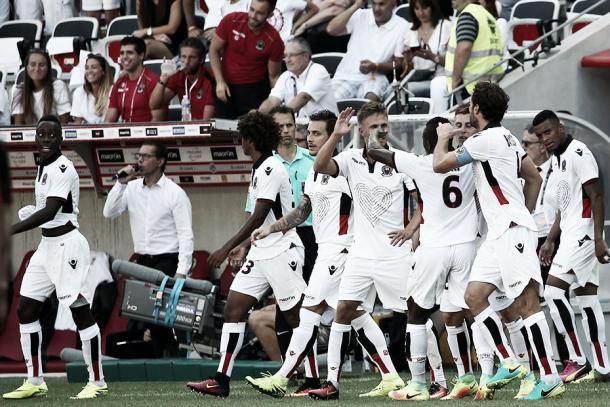 Los jugadores del Niza celebran el gol anotado ante el Rennes // Foto: OGC Niza