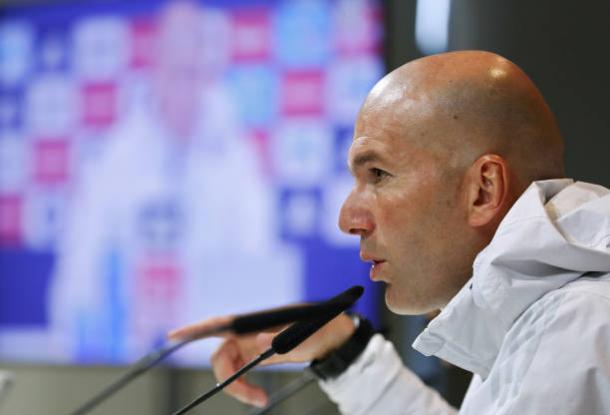 Zinedine Zidane em entrevista prévia ao clássico | Foto: Angel Martinez/Getty Images