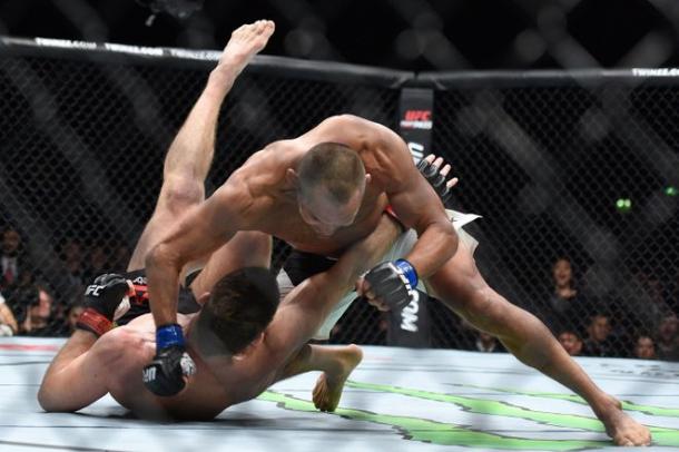 Dan Henderson was just a few elbows away from ending the fight | Photo: Per Haljestam-USA TODAY Sports