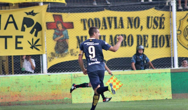 Marco Rubén celebrando un gol con Rosario | Fuente: CA Rosario Central