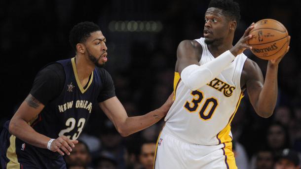 Los Angeles Lakers forward Julius Randle (30) controls the ball against the defense of New Orleans Pelicans forward Anthony Davis (23) |Gary A. Vasquez-USA TODAY Sports|