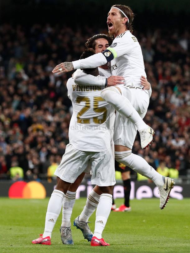 Sergio Ramos celebra, junto a sus compañeros, el gol anotado por el Real Madrid en el choque de ida | Fuente: www.realmadrid.com
