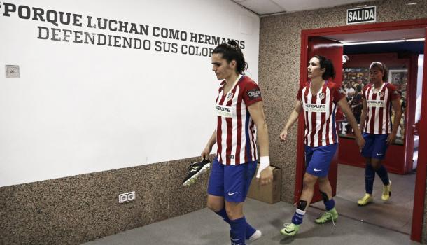 Las jugadoras rojiblancas se retiraban cabizbajas tras el empate contra el Athletic | Foto: Club Atlético de Madrid