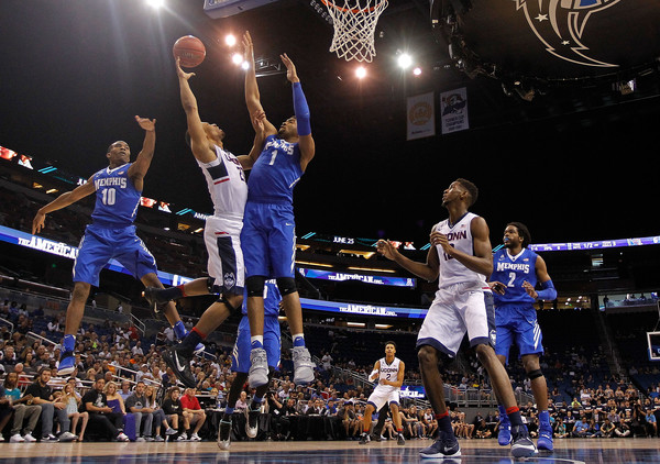 Dedric Lawson and Memphis just couldn't slow down the Huskies (Photo: Mike Ehrmann/Getty Images).