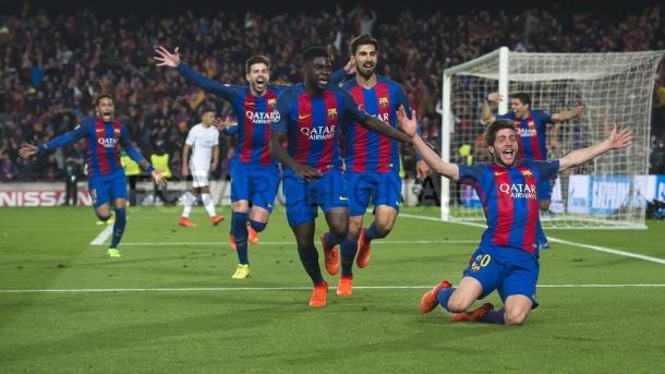 El equipo celebrando la remontada conseguida ante el Paris Saint-Germain | Foto del Fútbol Club Barcelona