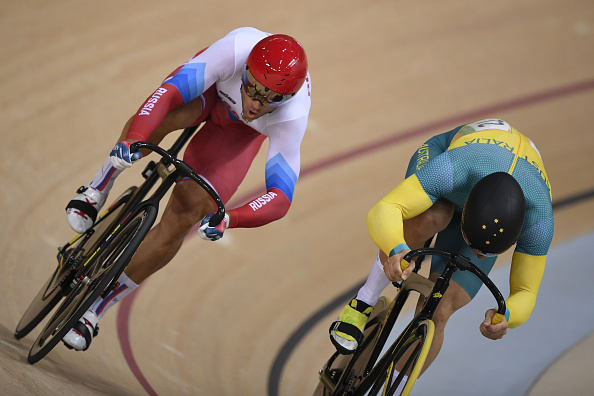 Denis Dmitriev and Matthew Glaetzer in action during their bronze medal race off (AFP/Eric Feferberg)