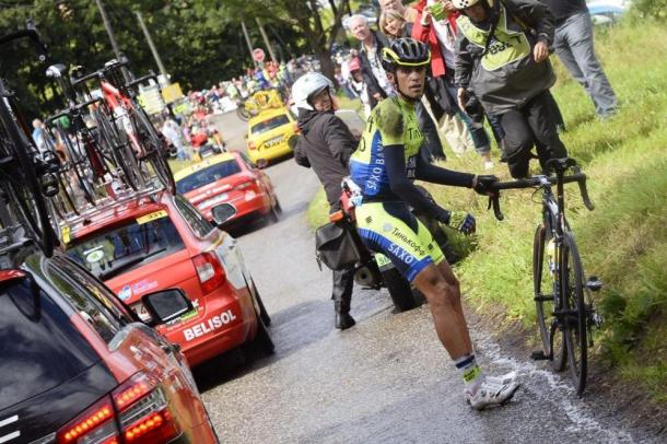 Contador, unos kilómetros antes de abandonar. | Foto: Lionel Bonaventure
