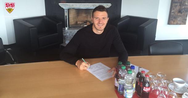 Grgic is pictured while signing his new deal at Stuttgart. | Image credit: VfB Stuttgart