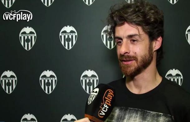 Aimar es entrevistado por la prensa del club. | Fuente: Valencia CF