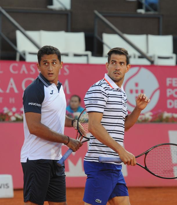 Nicolas Almagro and Guillermo Garcia-Lopez playing their doubles match against João Sousa and Kyle Edmund. (Photo by: Millennium Estoril Open)