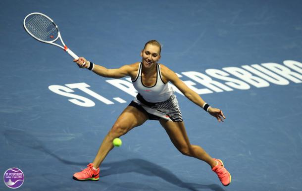 Elena Vesnina would be disappointed with her serve today | Photo: WTA St. Petersburg Ladies Trophy (Formula TX)