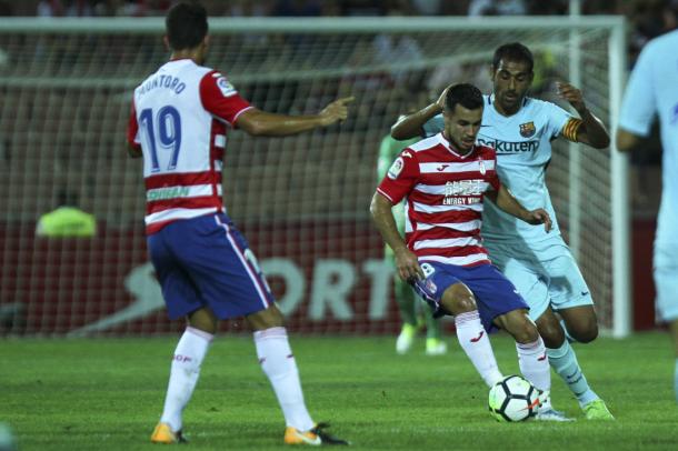 Joselu marcó de penalti su primer gol con el Granada, al Barça B | Foto: AL Juárez