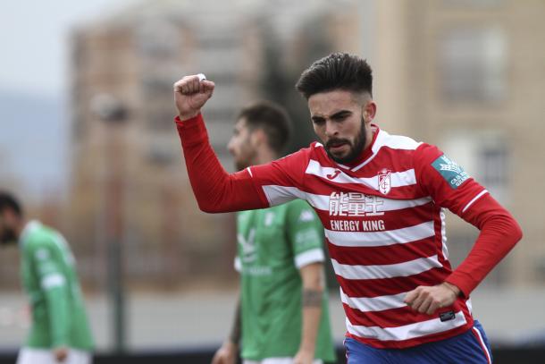 Héctor celebra su gol al Villanovense | Foto: Antonio L. Juárez