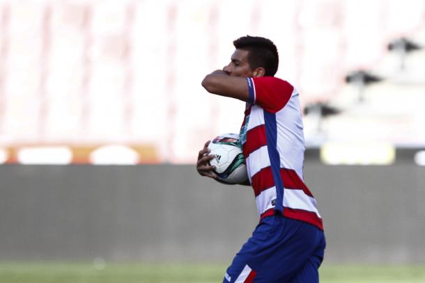 Navarrete celebra su gol | Foto: Antonio L. Juárez
