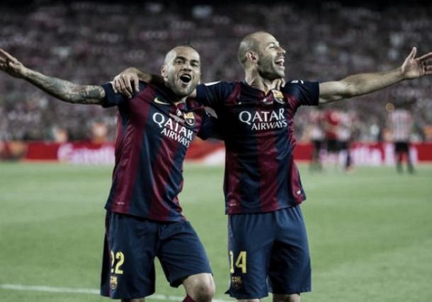 Could Alves and Mascherano be on their way to Italy? (Photo: Sport Go)