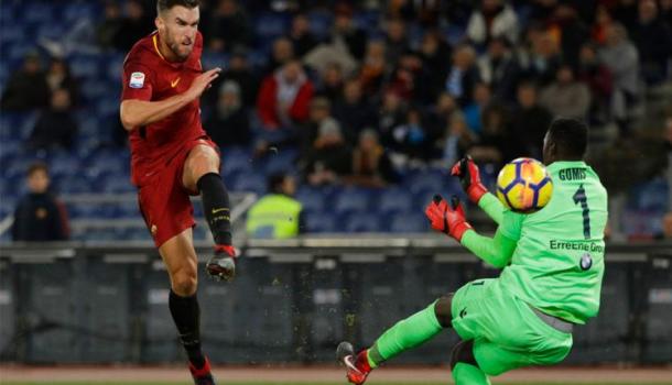 Kevin Strootman anotando el 2-0 en el AS Roma - SPAL 2013 en el Olímpico de Roma | Foto: Getty Images