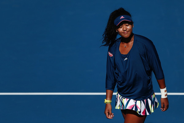 Naomi Osaka with the heavy strapping on her left wrist | Photo: Anthony Au-Yeung/Getty Images AsiaPac
