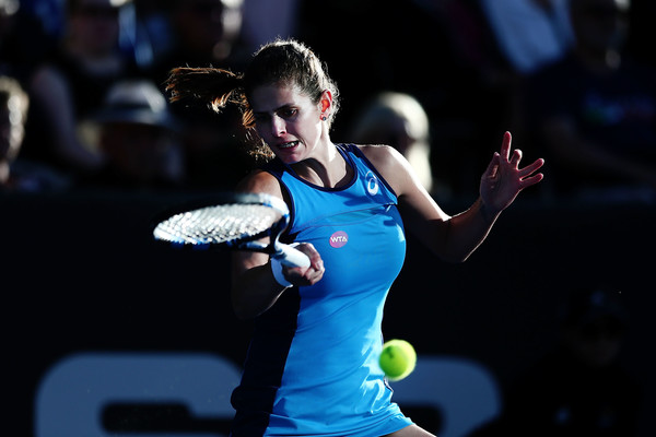 Goerges hits a forehand during the match | Photo: Anthony Au-Yeung/Getty Images AsiaPac