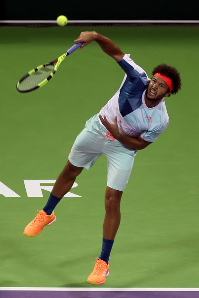 Jo-Wilfried Tsonga serving at the ATP Qatar ExxonMobil Open. Source: AFP/Karim Jaafar