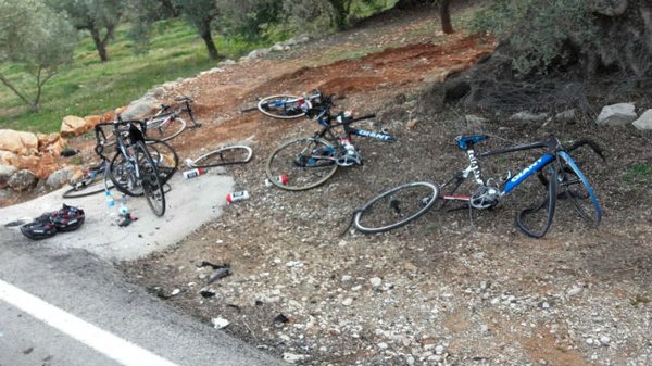 Así quedaron las bicicletas del equipo tras el accidente | Foto: La Información