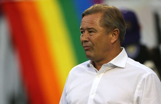 Adrian Heath on the looks on from the sidelines during a game against the San Jose Earthquakes in 2016 | Source: Alex Menendez - Getty Images