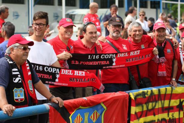 La afición de la SD Formentera acompañó a los suyos. | Foto: Deportivo Alavés.