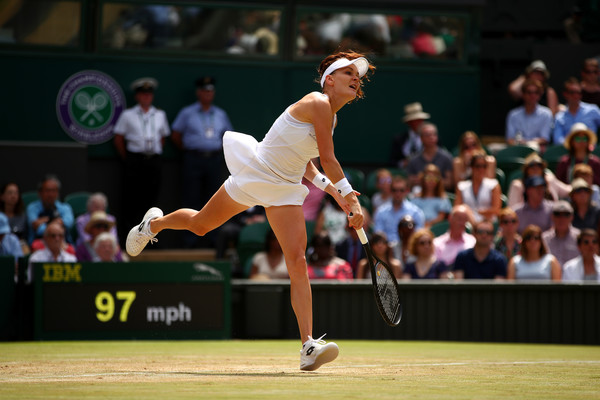 Agnieszka Radwanska serves at the Wimbledon Championships | Photo: Clive Brunskill/Getty Images Europe