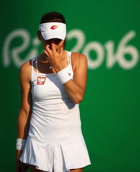 Agnieszka Radwanska reacts during her first-round match against Zheng Saisai at the Rio 2016 Olympic Games. | Photo: Clive Brunskill/Getty Images South America