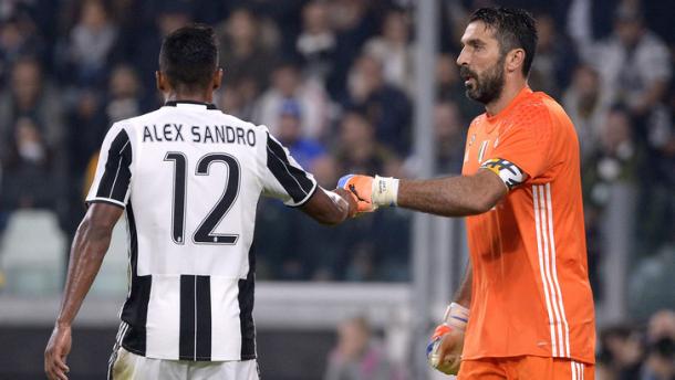 Alex Sandro e Buffon, tuttosport.com