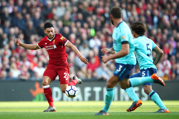 Oxlade-Chamberlain golpea frente al Bournemouth. Foto: Getty Images