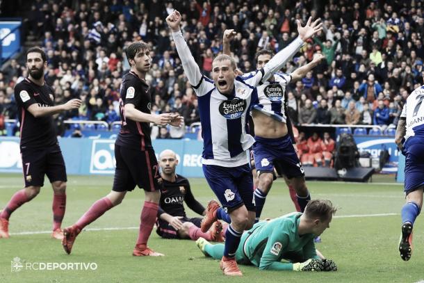 Álex Bergantiños celebra un gol frente al Barcelona | Imagen vía RC Deportivo