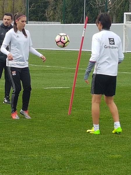 Alex Morgan (left) and Saki Kumagai (right) warm up together in France. | Photo: Estelle Capron