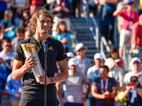 Zverev poses with his Rogers Cup trophy (Photo: Minas Panagiotakis/Getty Images North America)