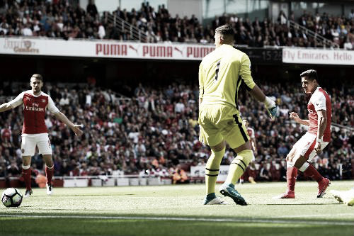 Alexis Sánchez hacía el segundo para remarcar su temporada con 23 goles en Premier League | Foto: Premier League