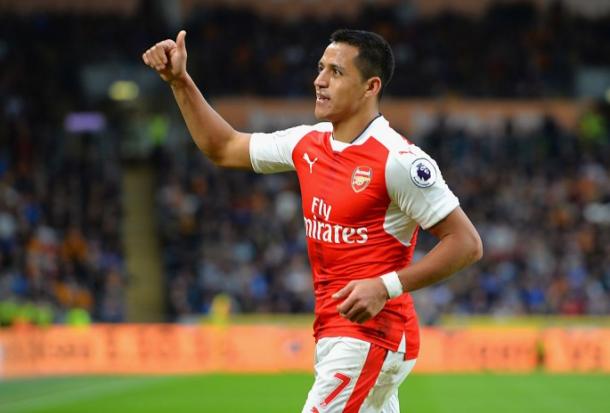 Alexis Sanchez con addosso la maglia dell'Arsenal