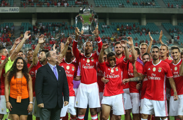 Luisão levanta la Algarve Football Cup | Fotografía: Gualter Fatia// Getty Images