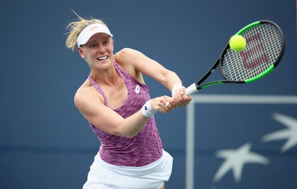 Alison Riske in action during the match | Photo: Ezra Shaw/Getty Images North America