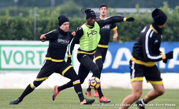 La squadra in allenamento. ​Fonte: www.facebook.com/UdineseCalcio1896 ​