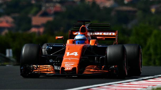 Tras una gran salida, Alonso se quejaba de problemas de potencia en su Mclaren. Foto: Getty Images