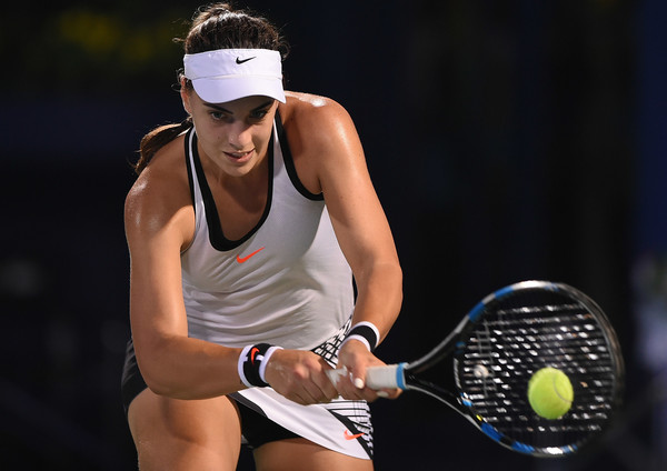 Ana Konjuh lost the tight first set | Photo: Tom Dulat/Getty Images Europe