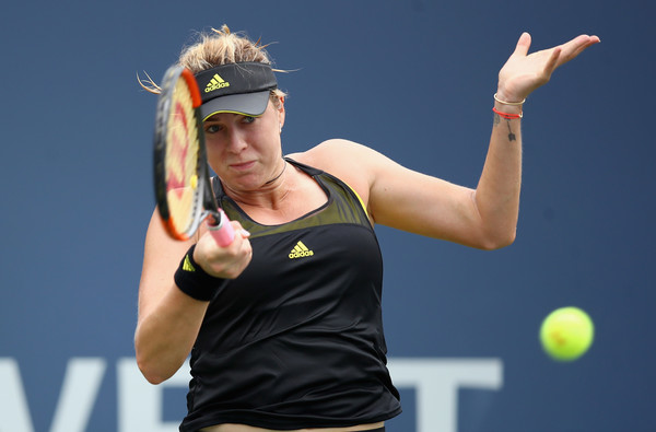 Anastasia Pavlyuchenkova in action at the Bank of the West Classic | Photo: Ezra Shaw/Getty Images North America