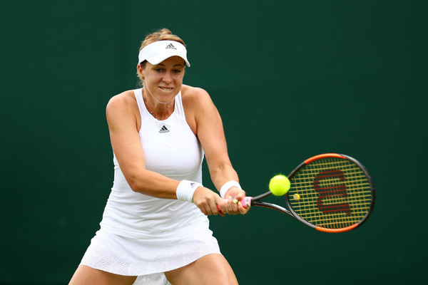 Anastasia Pavlyuchenkova hits a backhand | Photo: Michael Steele/Getty Images Europe