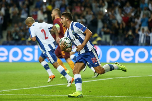 André Silva, que volvió a ver puerta frente a la AS Roma, es uno de los peligros blanquiazules | Foto: FC Porto