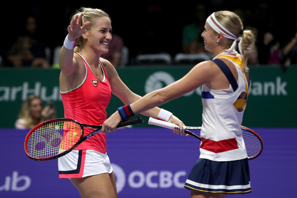 Babos and Hlavackova in joy after defeating Chan and Hingis in Singapore | Photo: Matthew Stockman/Getty Images AsiaPac